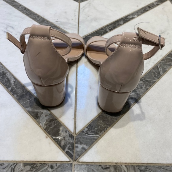 Steve Madden Girls High Heel Sandals. Size 3Y - Picture 4 of 5